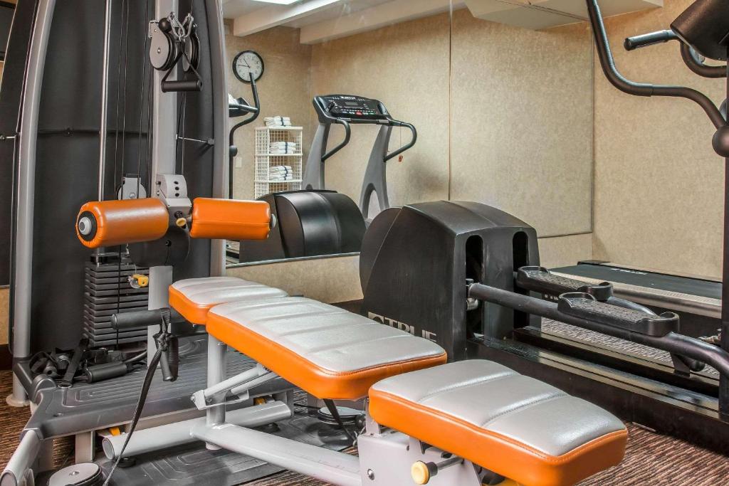 Best Hotel Near I-94 Battle Creek MI – fully equipped fitness center with modern gym machines for guest workout