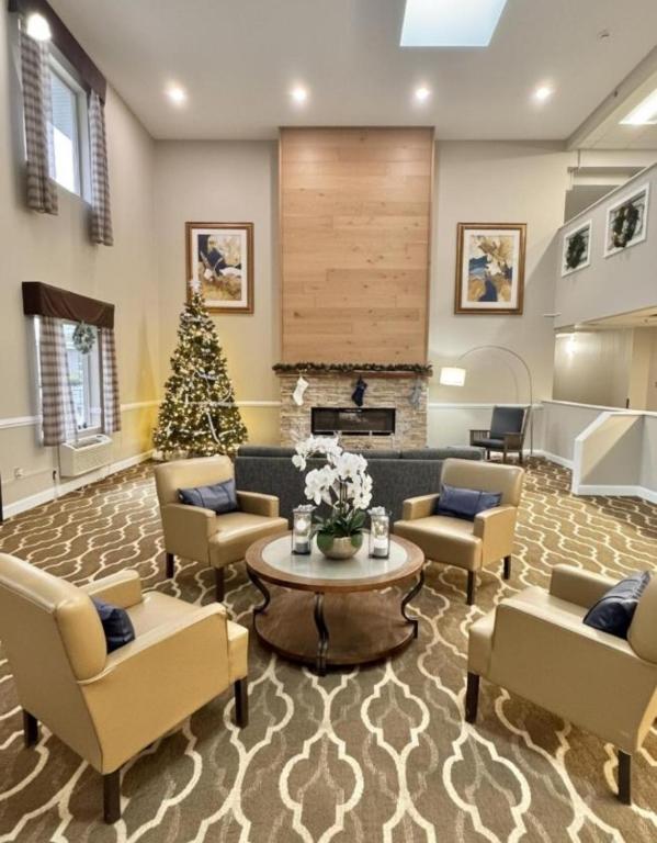 Things to Do in Battle Creek MI – comfortable hotel lobby at Country Inn & Suites offering relaxing stay experience